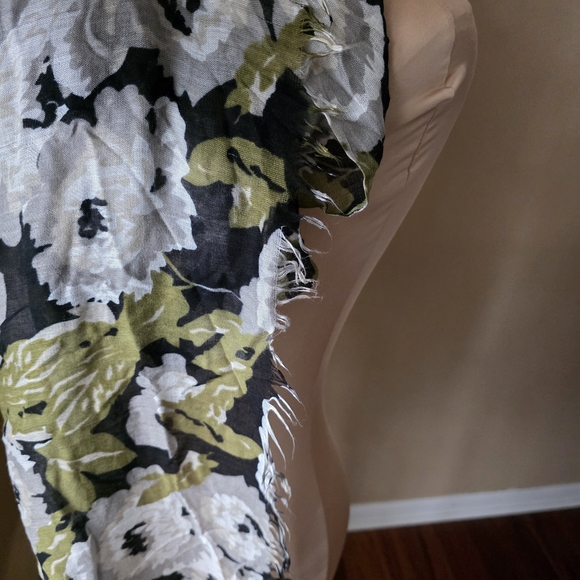 Floral Patterned Scarf - Picture 5 of 7